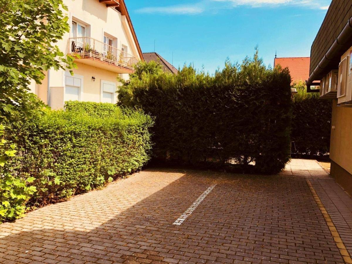 Zoeldteto Panzio Bed & Breakfast Balatonfured Luaran gambar