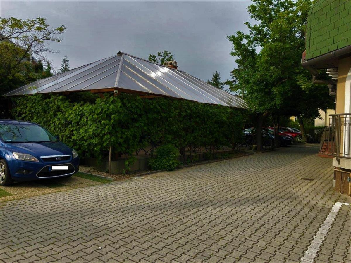 Zoeldteto Panzio Bed & Breakfast Balatonfured Luaran gambar