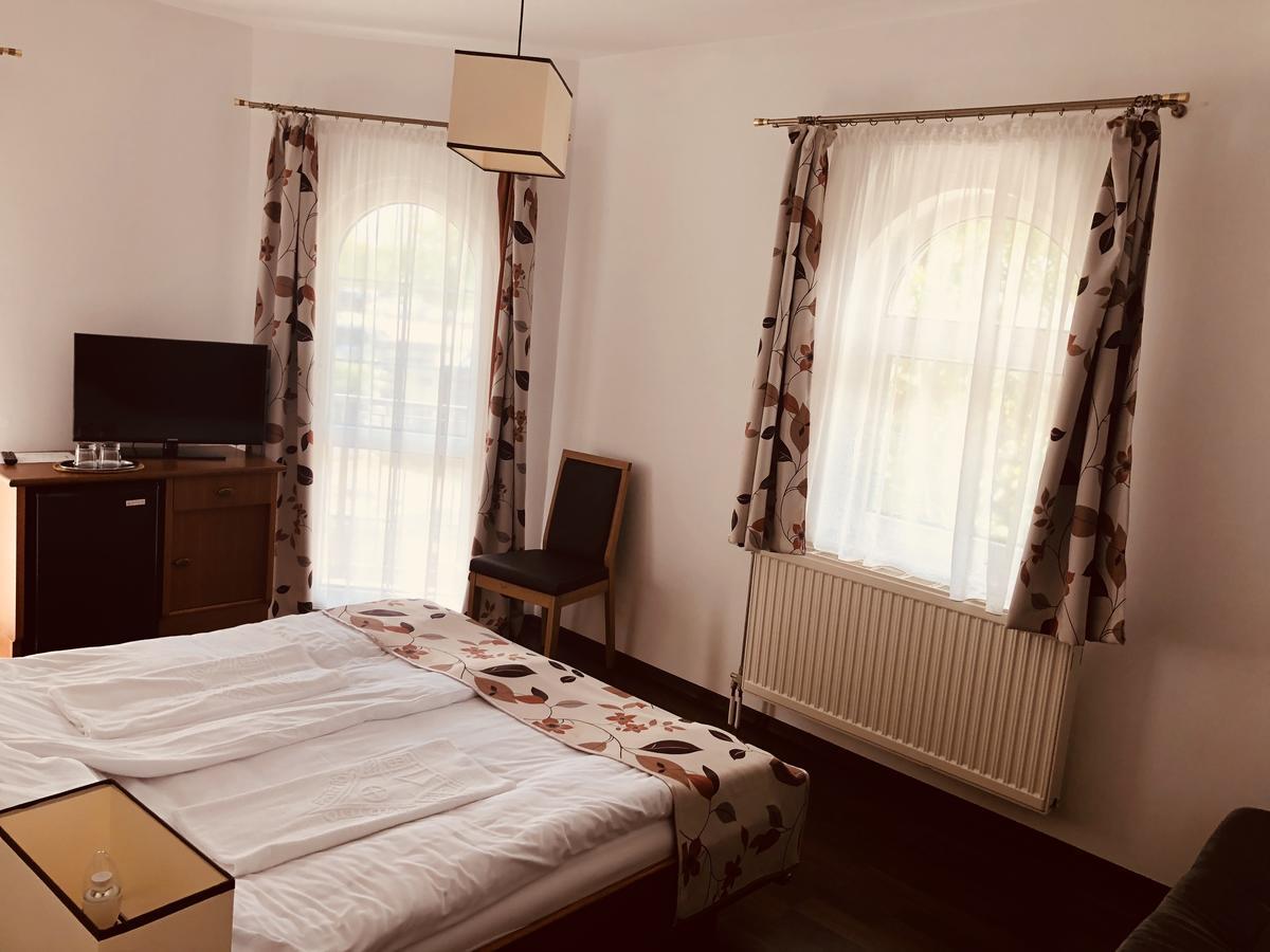 Zoeldteto Panzio Bed & Breakfast Balatonfured Luaran gambar
