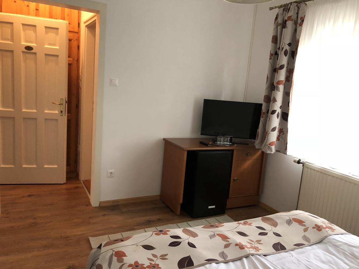 Zoeldteto Panzio Bed & Breakfast Balatonfured Luaran gambar