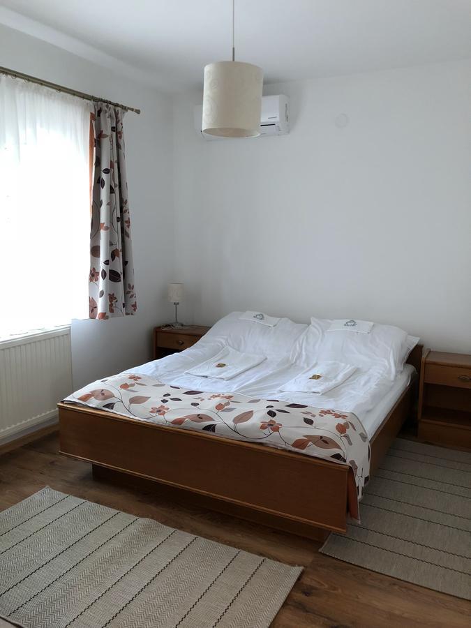 Zoeldteto Panzio Bed & Breakfast Balatonfured Luaran gambar