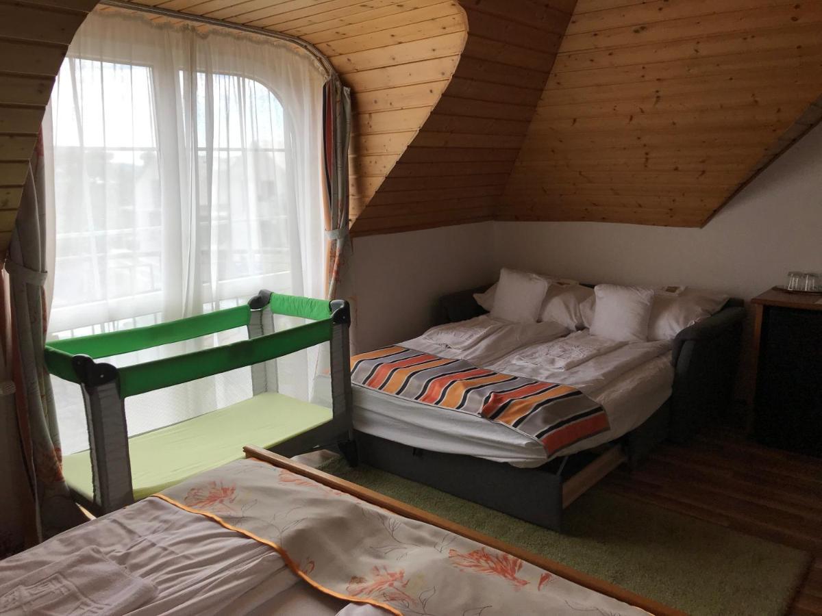 Zoeldteto Panzio Bed & Breakfast Balatonfured Luaran gambar