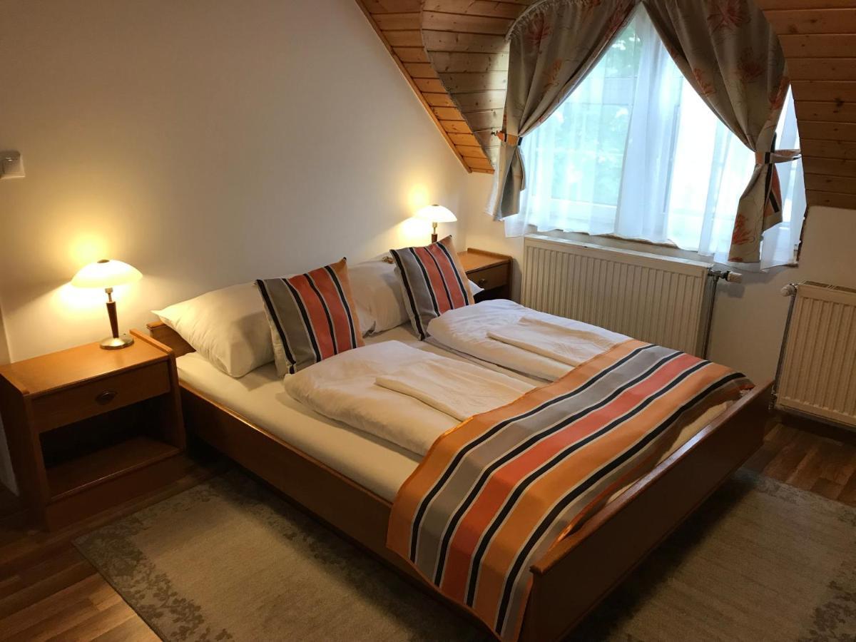Zoeldteto Panzio Bed & Breakfast Balatonfured Luaran gambar