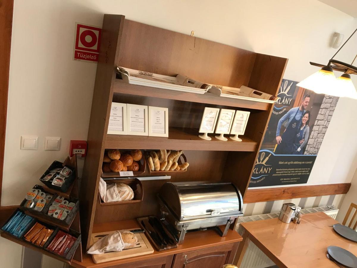 Zoeldteto Panzio Bed & Breakfast Balatonfured Luaran gambar