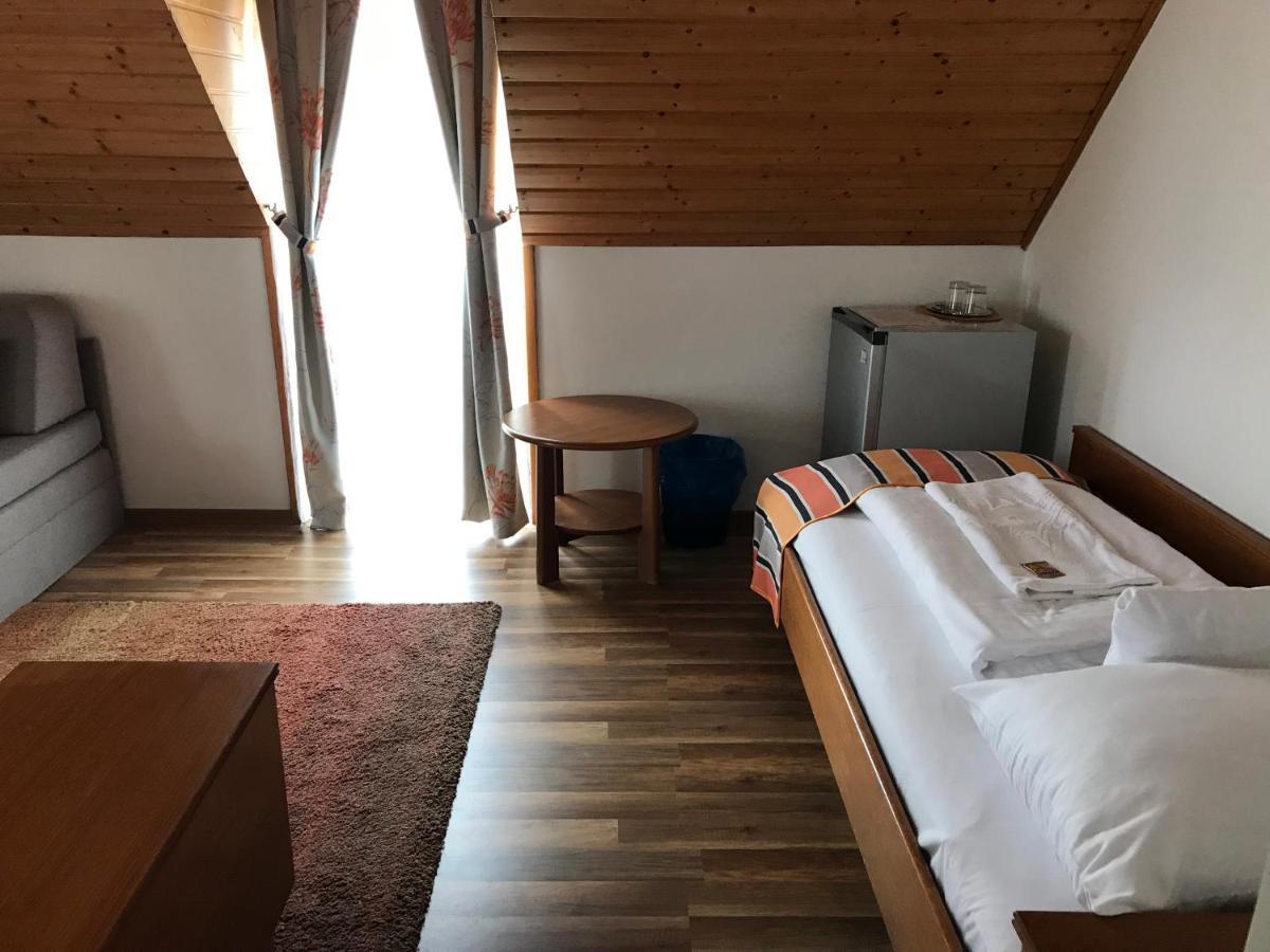 Zoeldteto Panzio Bed & Breakfast Balatonfured Luaran gambar