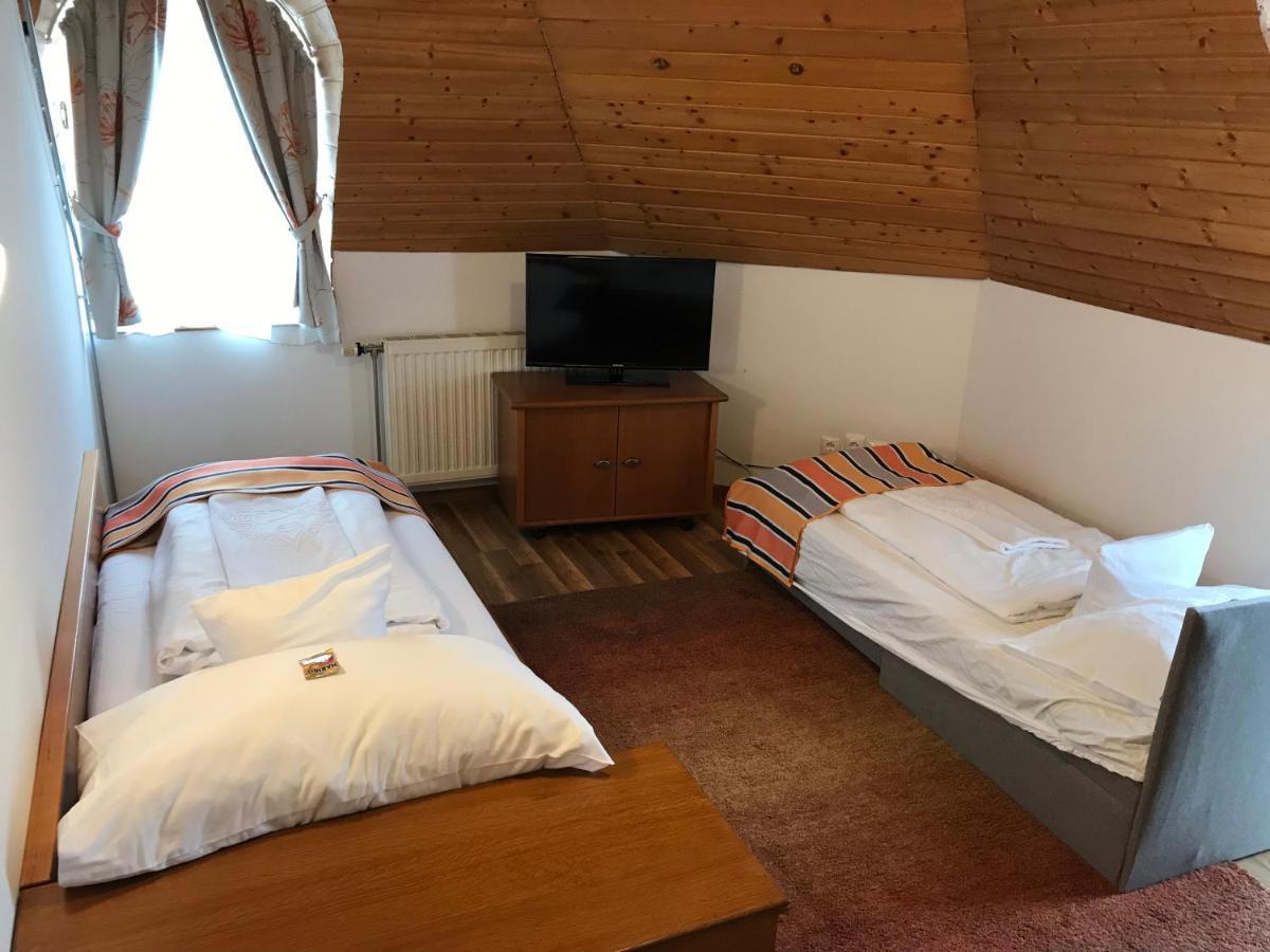Zoeldteto Panzio Bed & Breakfast Balatonfured Luaran gambar