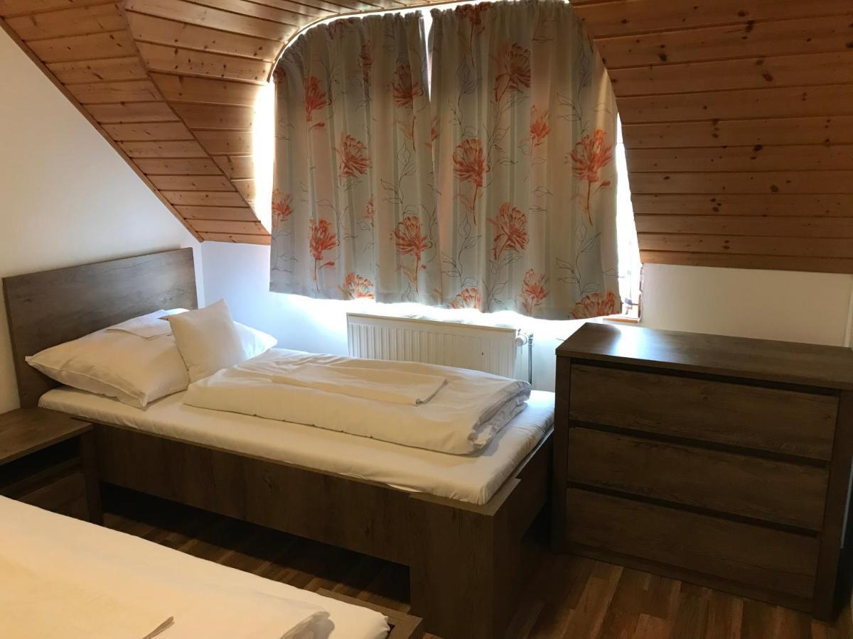 Zoeldteto Panzio Bed & Breakfast Balatonfured Luaran gambar