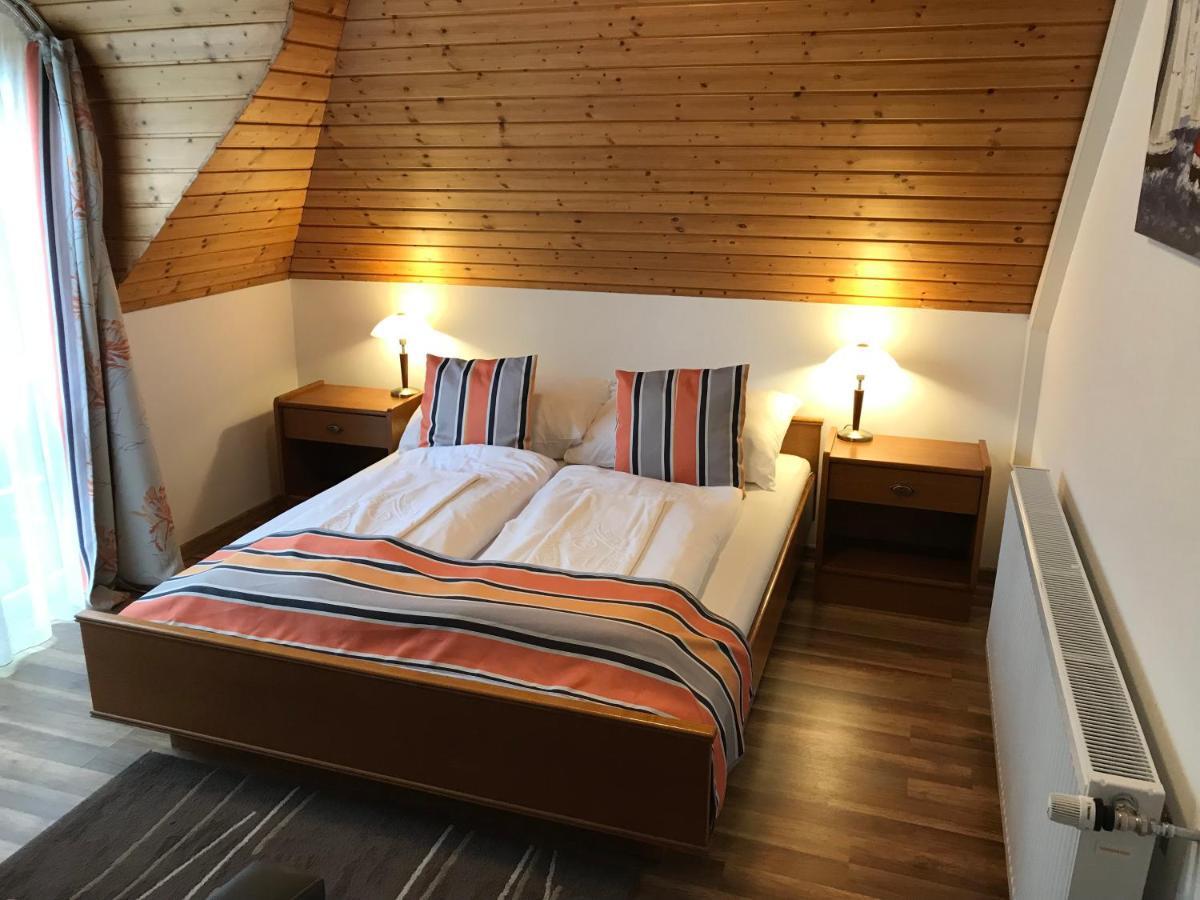 Zoeldteto Panzio Bed & Breakfast Balatonfured Luaran gambar