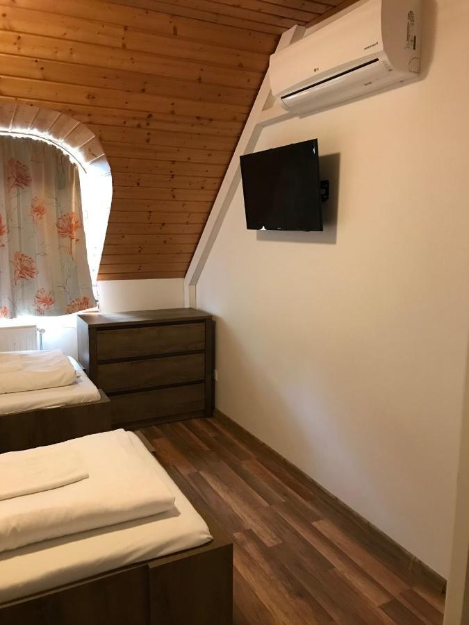 Zoeldteto Panzio Bed & Breakfast Balatonfured Luaran gambar